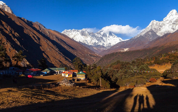 Mt. Ama Dablam en la región del Everest del Himalaya. Nepal
 - Foto, imagen