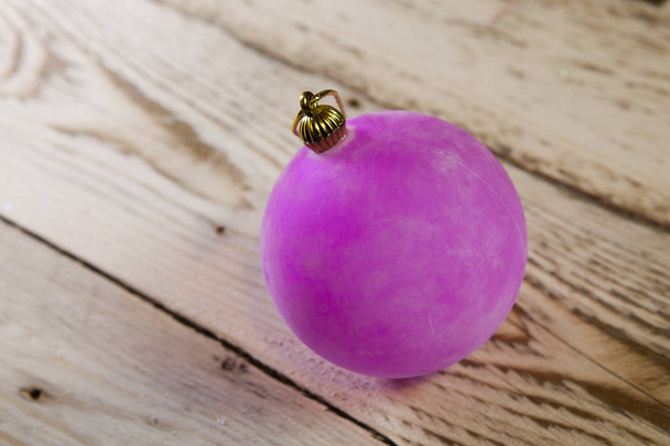 Christmas and New Year Concept 2018. Pink New Year's ball on a wooden boar - Fotó, kép
