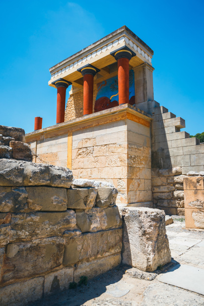 Γραφικά ερείπια από το Μινωικό Παλάτι της Κνωσού στην Κρήτη, Ελλάδα - Φωτογραφία, εικόνα