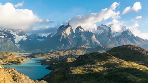 Timelapse vista di Cuernos del Paine in Patagonia, Cile
 - Filmati, video