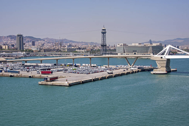 Vista al puerto de Barcelona
 - Foto, imagen