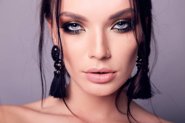 beautiful woman with dark hair and evening makeup - 写真・画像
