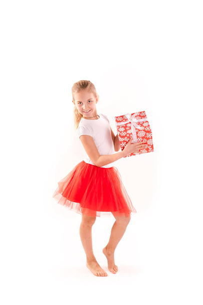 Happy girl with present box isolated - Zdjęcie, obraz