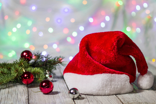 Santa hat and bokeh light christmas tree, happy new year, copy space - Foto, immagini