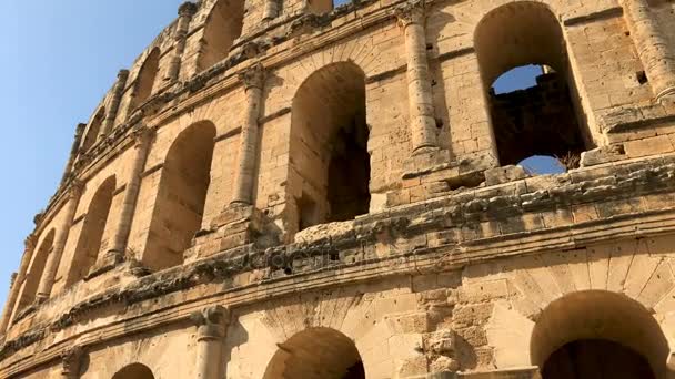 Történelmi Colosseum, régi idők aréna a gladiátorok / ősi colosseum nélkül szűrők és Cc. természetes világítás. Afrika, Tunézia. - Felvétel, videó