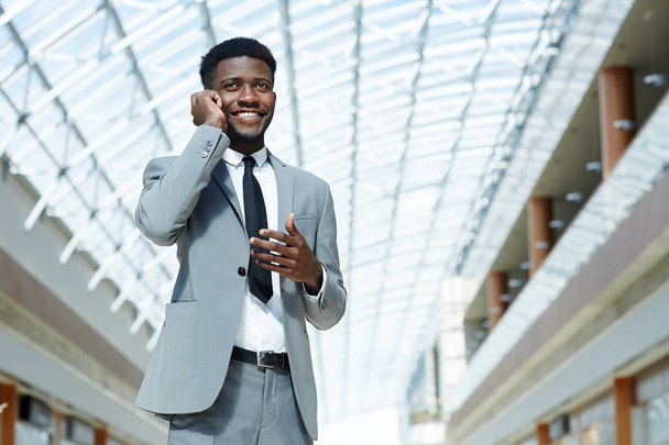 Confident business leader calling by cellphone - Foto, imagen