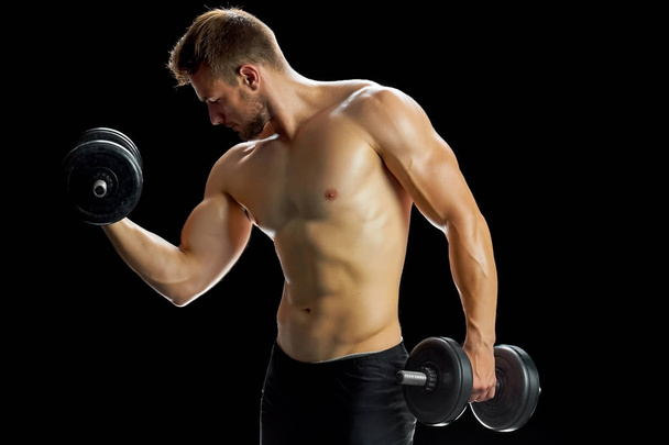 Handsome bodybuilder in the gym - Фото, зображення