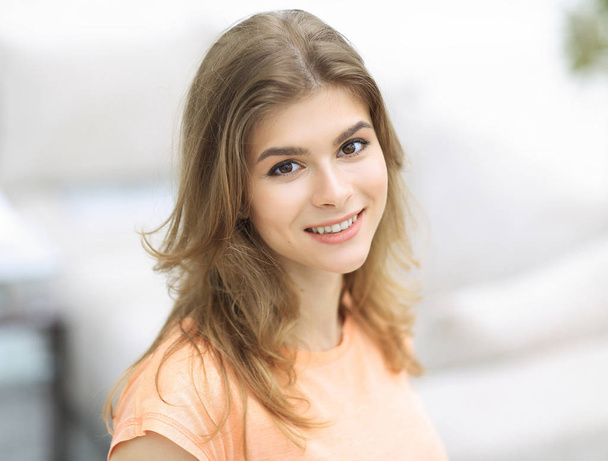 closeup portrait of a young woman on blurred background. - Foto, Imagen