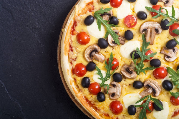 Italian pizza with mozzarella - 写真・画像