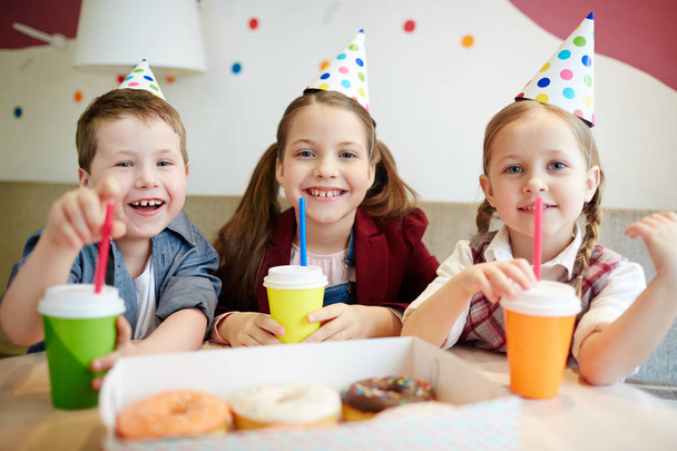 Malé děti si oslavu narozenin - Fotografie, Obrázek
