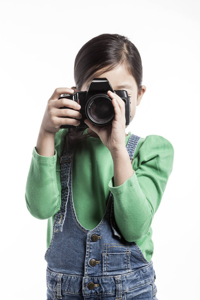 roztomilá dívka držící fotoaparát. - Fotografie, Obrázek