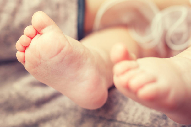 foot of a sleeping baby close-up. - Foto, immagini