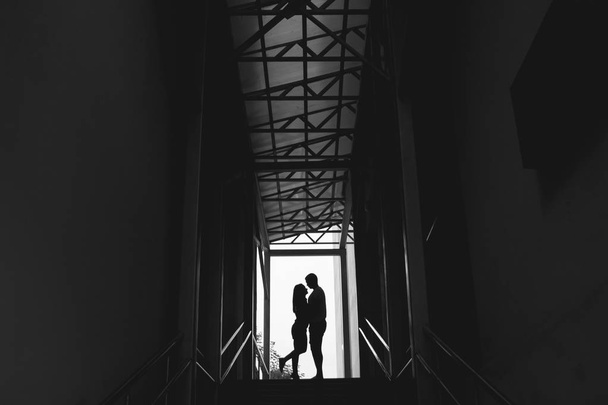Silhouette of a couple on bright background at the end of an underground pedestrian tunnel - Fotoğraf, Görsel