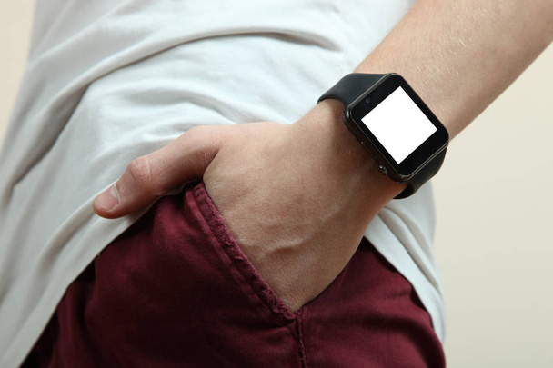 Розумний годинник на руці
  - Фото, зображення