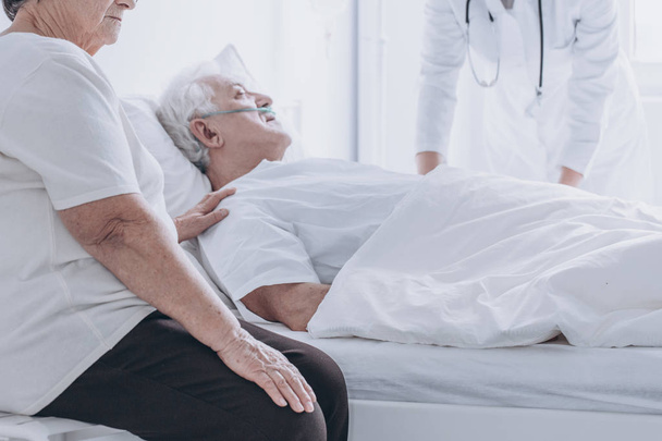 Dying senior man at hospital - Fotoğraf, Görsel