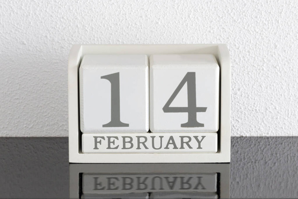 現在の日付から 14 と月 2 月白いブロック カレンダー - 写真・画像