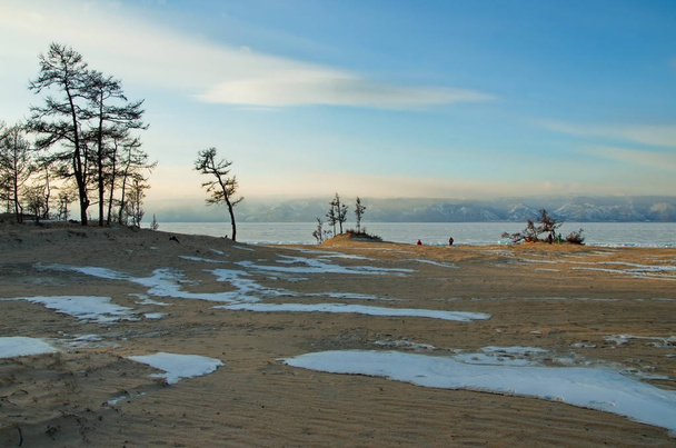 Oroszország. A Kelet-Szibériában. Lake Baikal, Olkhon island-a kis-tenger homokos partján. - Fotó, kép