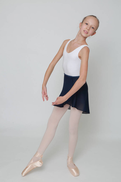 Beautiful little ballerina in studio - Foto, imagen