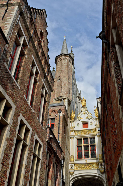 Brugge, Belgio - 9 settembre 2014: Arco del Municipio di Bruges
 - Foto, immagini