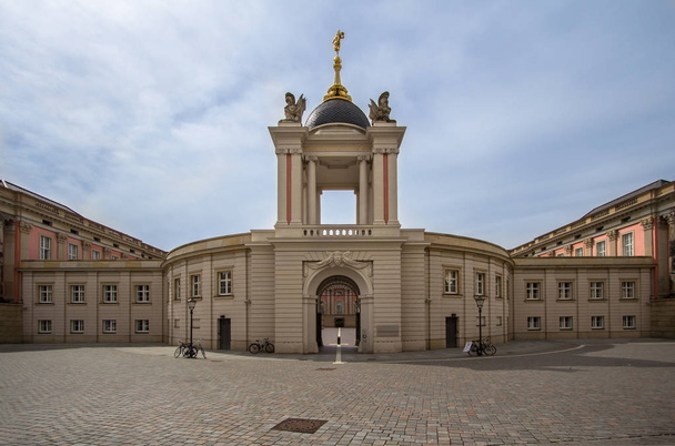 Alter Markt y el Parlamento. Potsdam, Alemania
 - Foto, Imagen