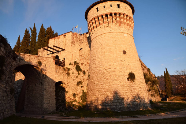 Vue du château historique depuis la ville de Brescia - Brescia
 - - Photo, image