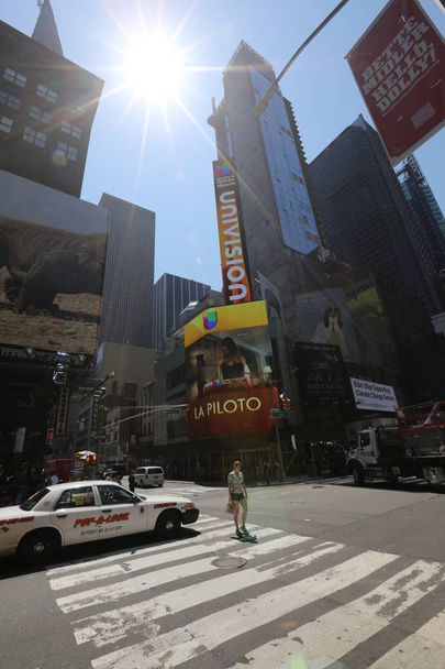 Skyscrapers of New York and brightening sun - Foto, Imagen