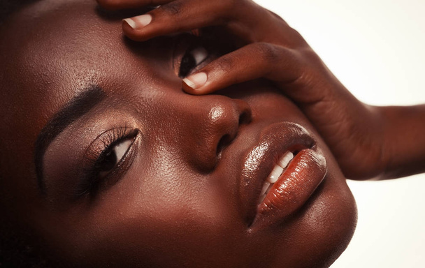 attractive african american woman closeup portrait - Foto, Imagem