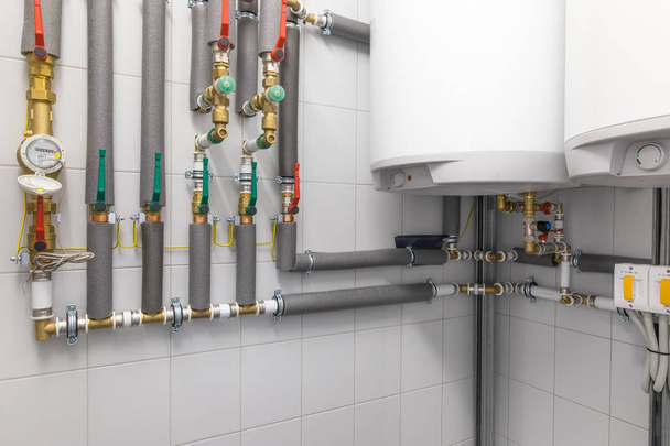 chaudière pour chauffe-eau, système de tuyauterie
 - Photo, image