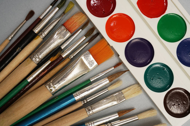 background of artist objects. colorful Paints and many dry brushes - Foto, Imagem