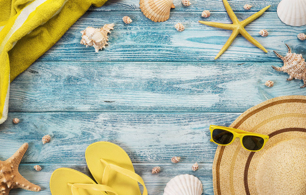 Високий кут зору літа, відпустки, пляжні аксесуари на синьому w
 - Фото, зображення