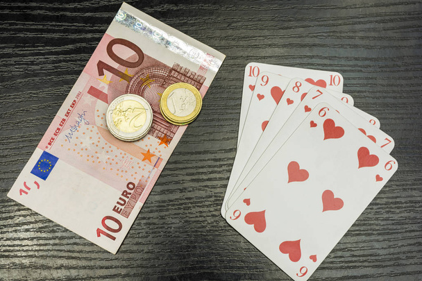 Poker - Straight flush, peníze a euro mince. - Fotografie, Obrázek