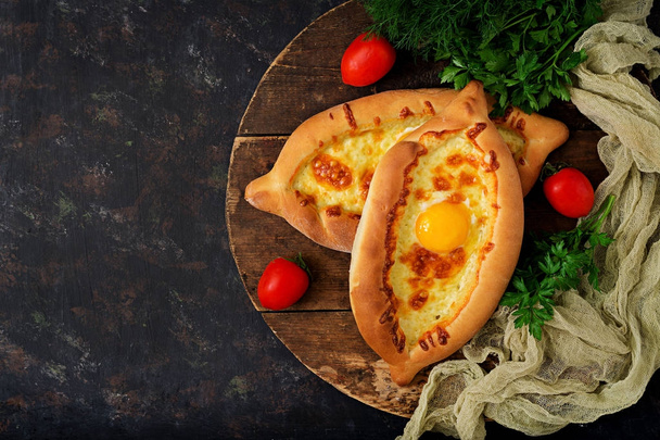 Хачапури в Аджарии. Открытые пироги с моцареллой и яйцом. Грузинская кухня
. - Фото, изображение