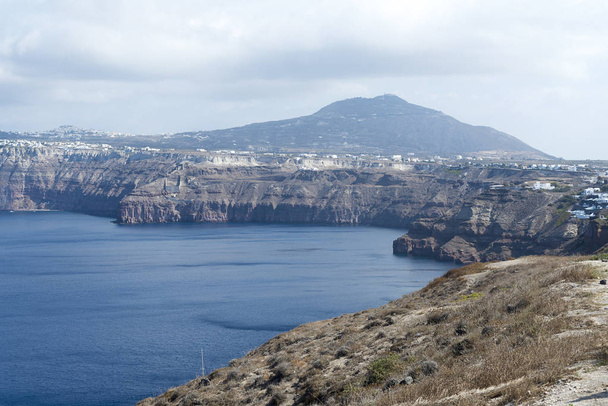 weitläufige landschaft mit blick auf die insel santorini, griechenland - Foto, Bild