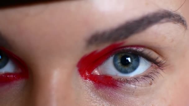 Close-up of beautiful female eyes with bright make-up - Felvétel, videó