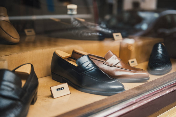 Men shoes in a luxury store in Paris. - Foto, Bild