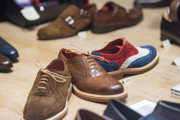 Men shoes in a store in Paris - Фото, изображение