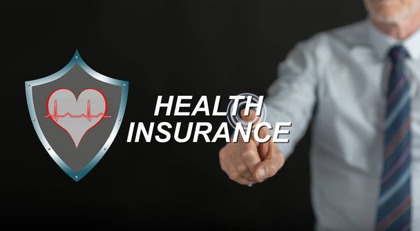 Hombre tocando un concepto de seguro de salud en una pantalla táctil
 - Foto, Imagen