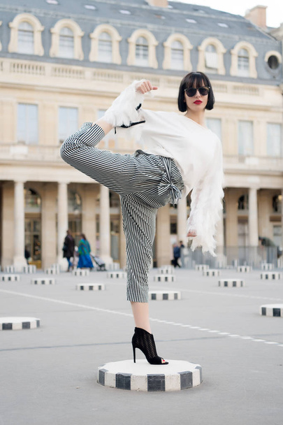 Girl in high heel shoes, fashionable clothes in paris, france - Φωτογραφία, εικόνα