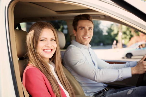 Beautiful young couple in car - Foto, imagen