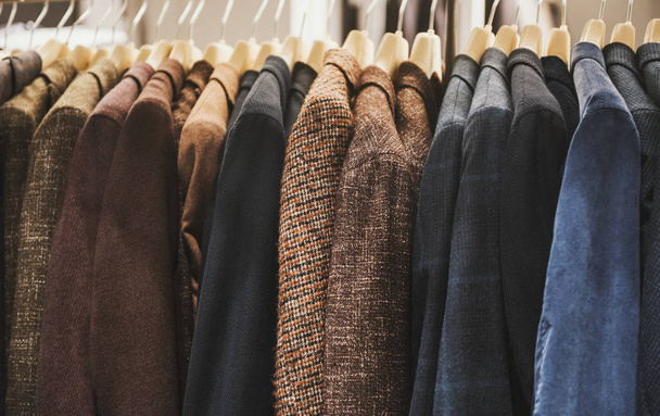 Ανδρικά κοστούμια σε ένα κατάστημα - Φωτογραφία, εικόνα