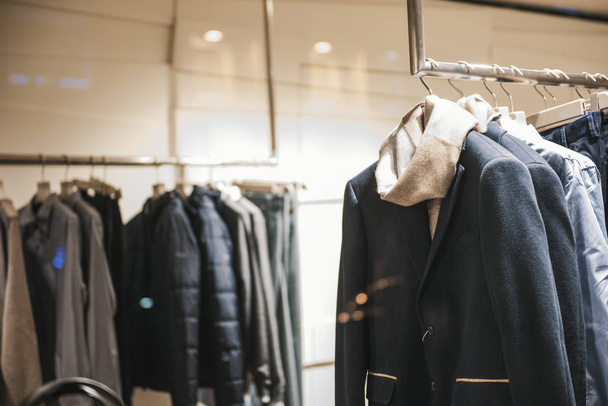 Мужская одежда в магазине в Милане
 - Фото, изображение