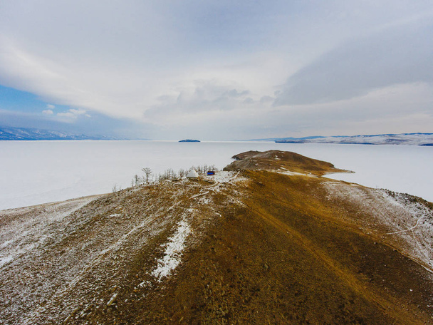 Näkymä taivaalta Baikal-järven jäätyneillä jääkentillä, Venäjä Siperia
 - Valokuva, kuva