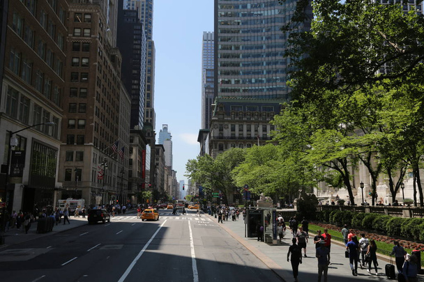 People walking on street. America, New York City - May 7, 2017 - Foto, Imagen