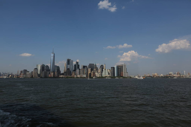 Manhattan and river. America, New York City - May 13, 2017 - Zdjęcie, obraz