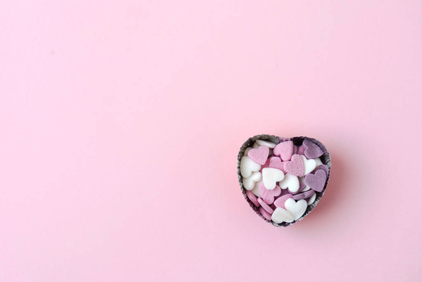 sugar hearts on pink background - Fotoğraf, Görsel