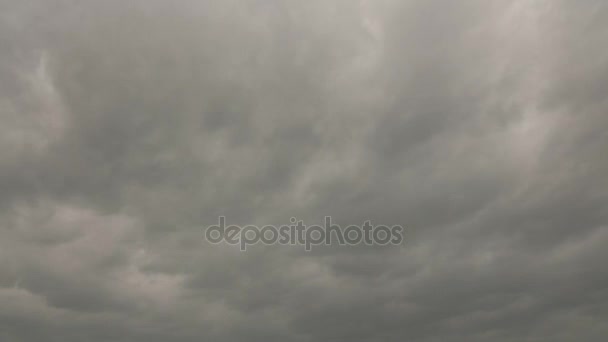 Haute définition time lapse film séquences de ciel gris nuageux foncé orageux
. - Séquence, vidéo