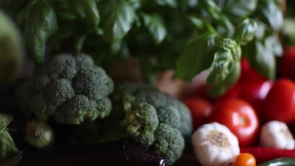 Verduras ecológicas, concepto de comida saludable. Dolly disparó
. - Imágenes, Vídeo