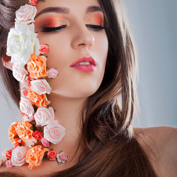 Beautiful young girl with applique flowers on the face. - Foto, Imagen