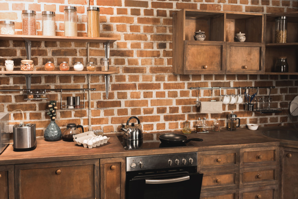 moderni keittiö sisustus kodinkoneet ja välineet
 - Valokuva, kuva