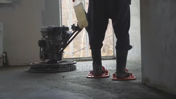 Mechanized grout screed concrete floor close-up slow motion - Πλάνα, βίντεο